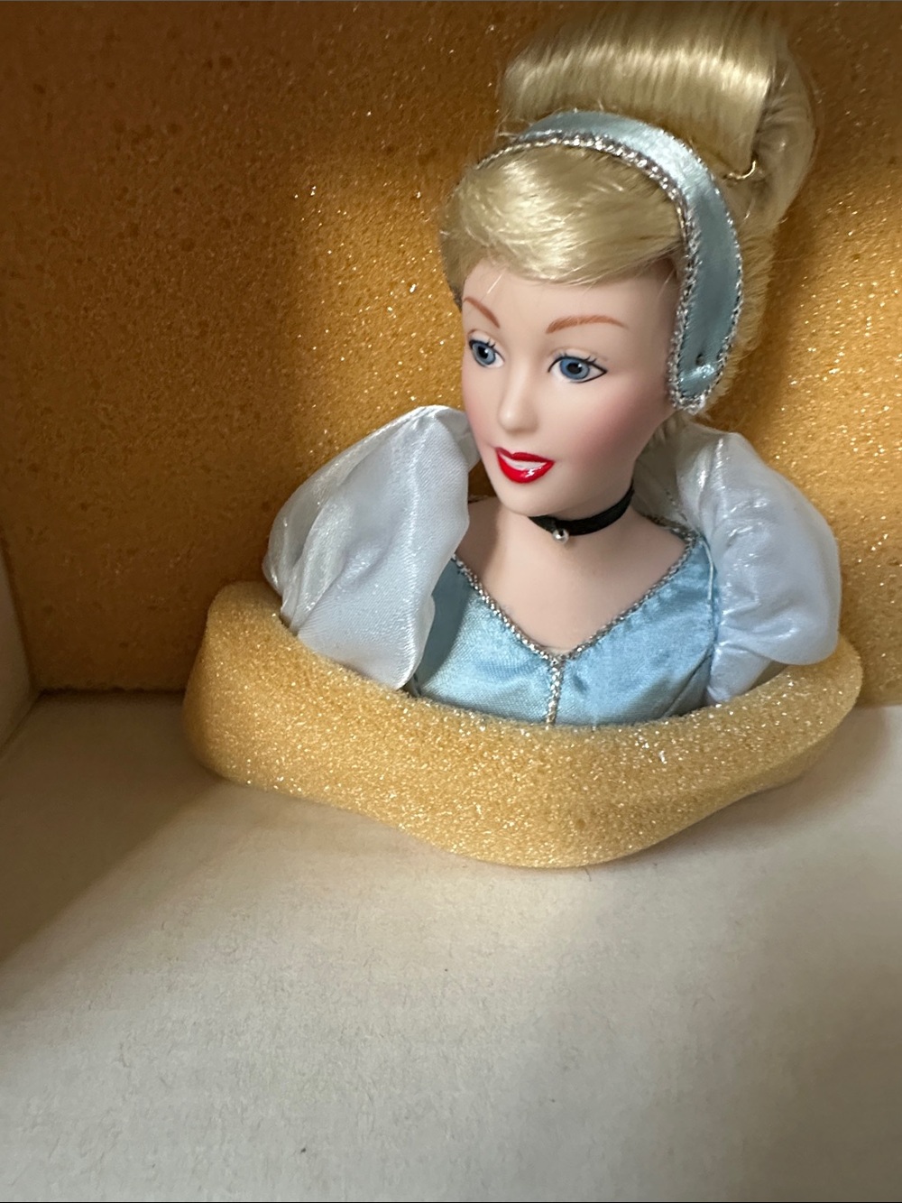 Franklin Mint Heirloom Cinderella Porcelain Doll - Picture 2 of 2